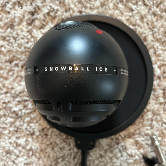 Blue Snowball Mic with attachable desk stand and filter - Picture 3 of 3